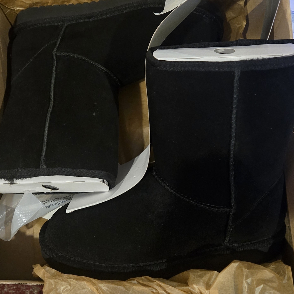Womans Koolaburra  UGG Clasic Black Short Boots SIZE 6 Wide